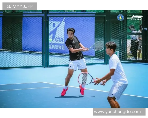 成都网球队的团队协作之道：网球巨献背后的默契与拼搏精神